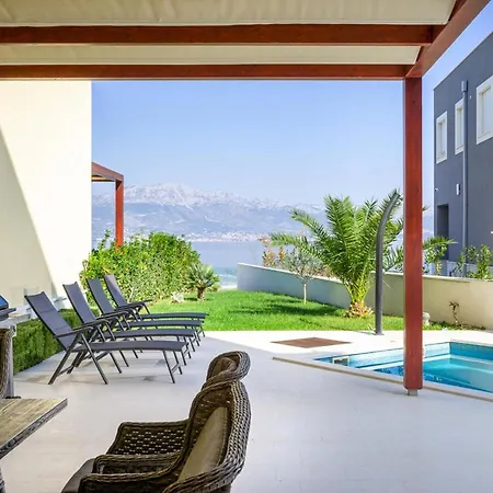 Sleeps 12 With Pool Air Con And Wifi *