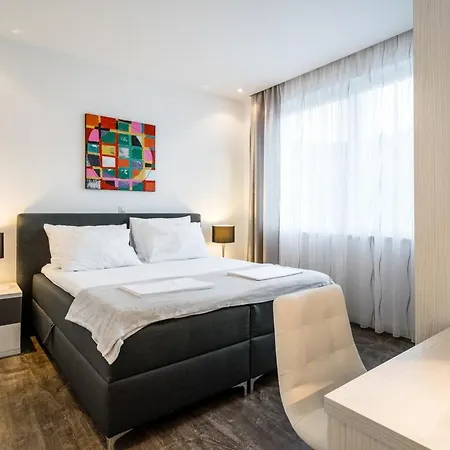 Sleeps 12 With Pool Air Con And Wifi Slatine