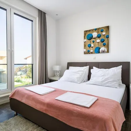Villa Sleeps 12 With Pool Air Con And Wifi Slatine