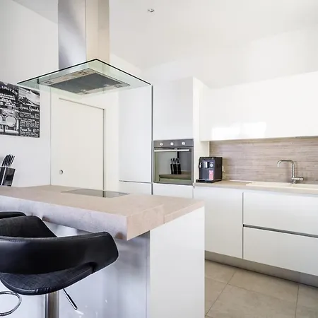 Sleeps 12 With Pool Air Con And Wifi