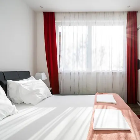 Sleeps 12 With Pool Air Con And Wifi *