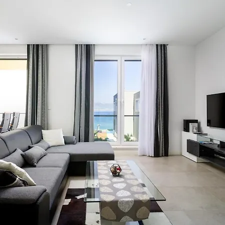 Sleeps 12 With Pool Air Con And Wifi * Slatine